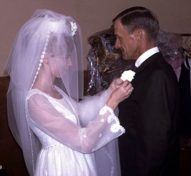 1969-08-31 Jim Janeen Wedding 09.jpg